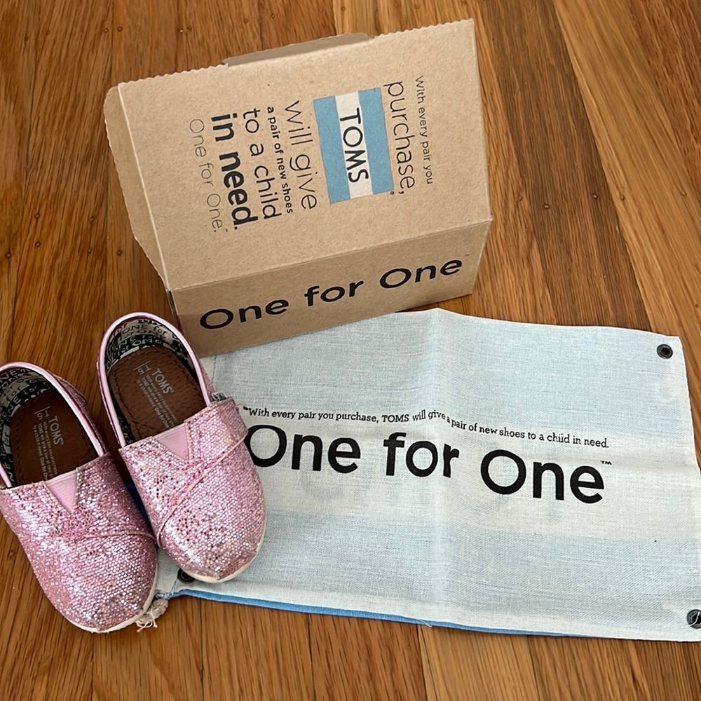 Tom’s pink glitter classics